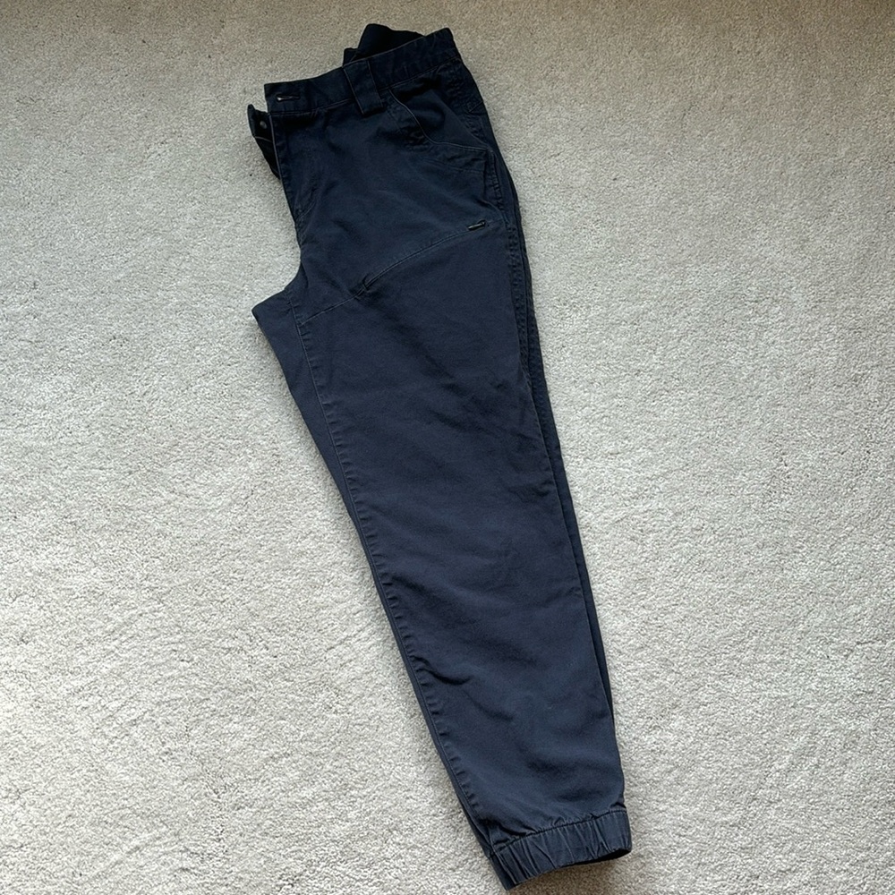 Duluth Trading Co • jogger style pants